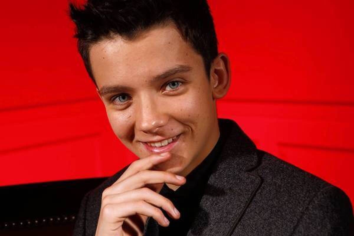 Asa Butterfield Defies Gravity And Age In Ender s Game Los Angeles Times