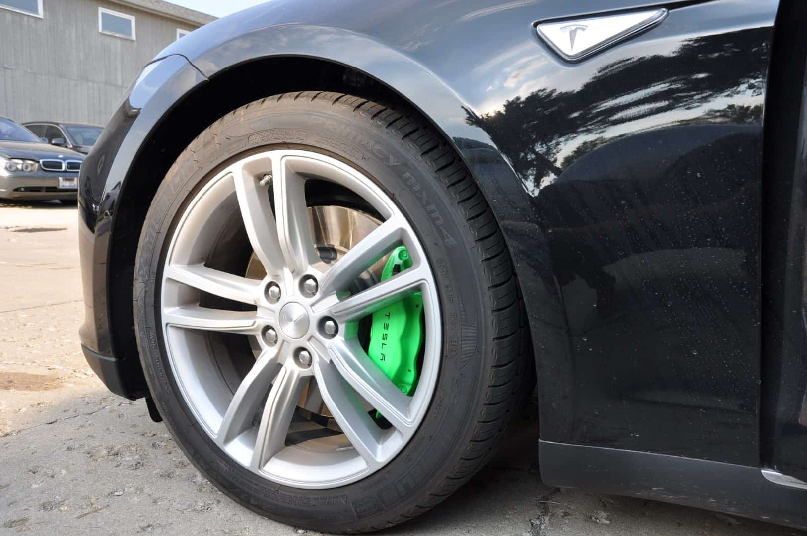 Caliper Painting Tesla 85D Car Repair Performance Fluid MotorUnion 2108 W Ferry Rd Unit 102 Naperville IL