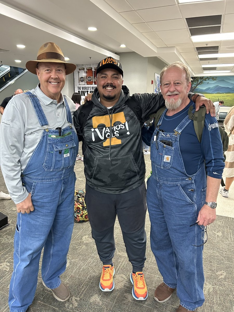 Land At The Airport And Was Recognized By Two Legends I Couldn t Believe It Something Awesome That Happened Was Here I Am Asking Them For A Selfie And 3 Fans Come Up Land At The Airport And Was Recognized By Two Legends I Couldn t Believe It Something Awesome That Happened Was Here I Am Asking Them For A Selfie And 3 Fans Come Up