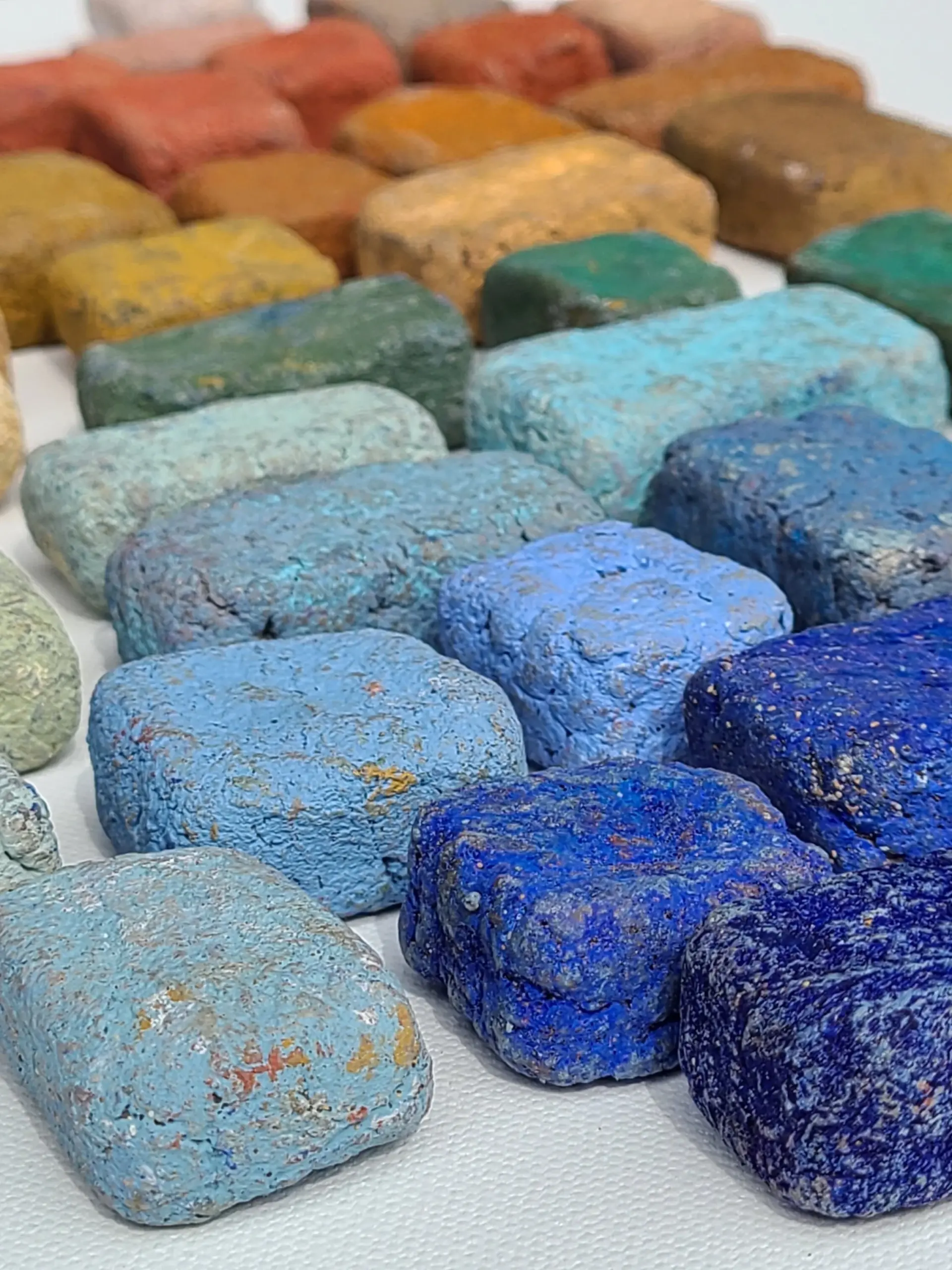 earthy pigment crossword clue